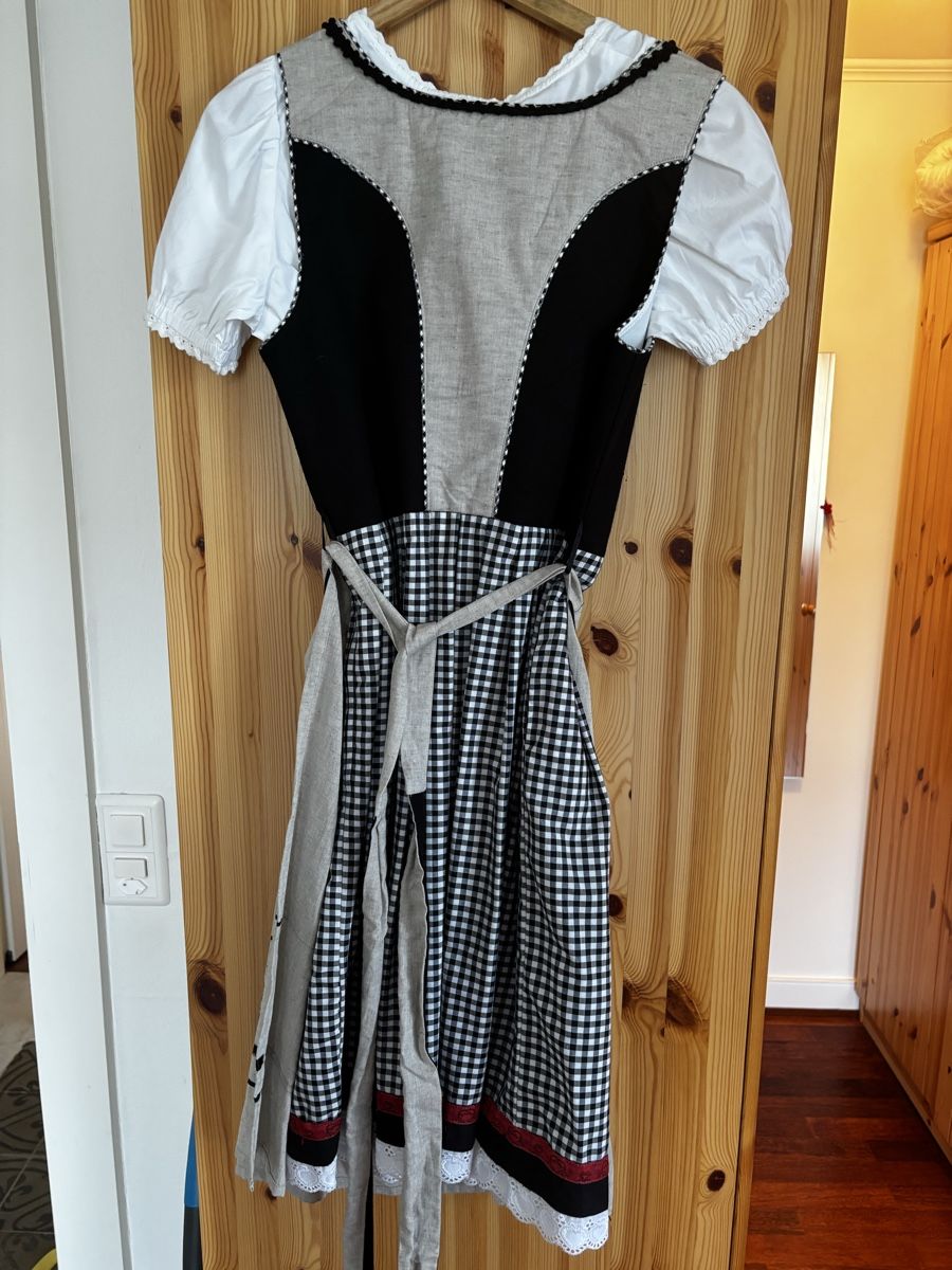 Costumi tradizionali: Dirndl Gr. L – Usato da Amriswil venduto da Ka_Sc 4