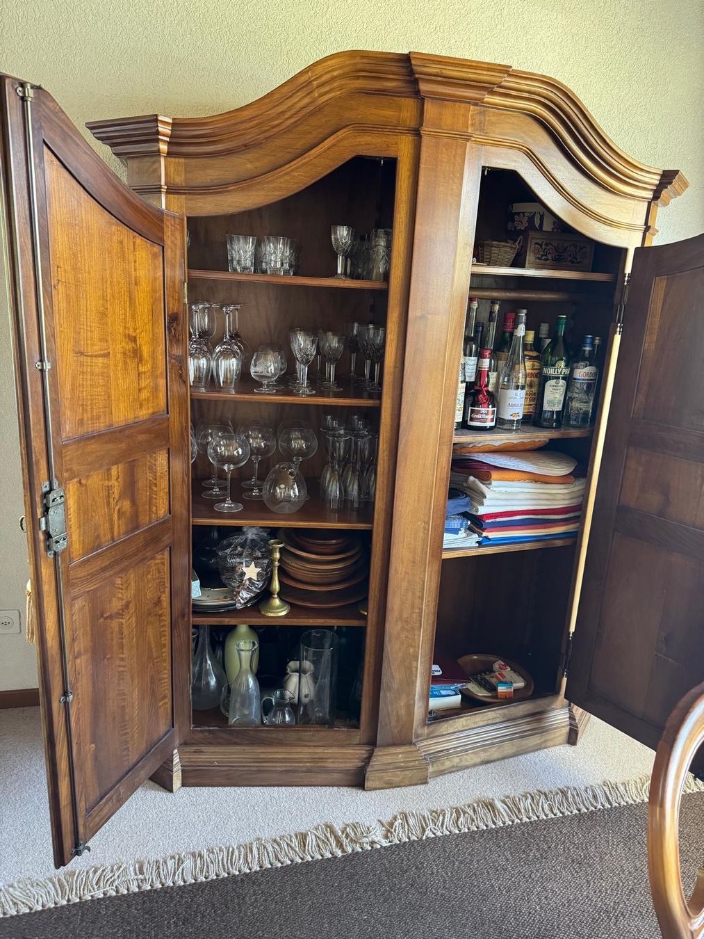 Armadi: Antiker Holzschrank – Usato da Zürich venduto da Engiadina17 1