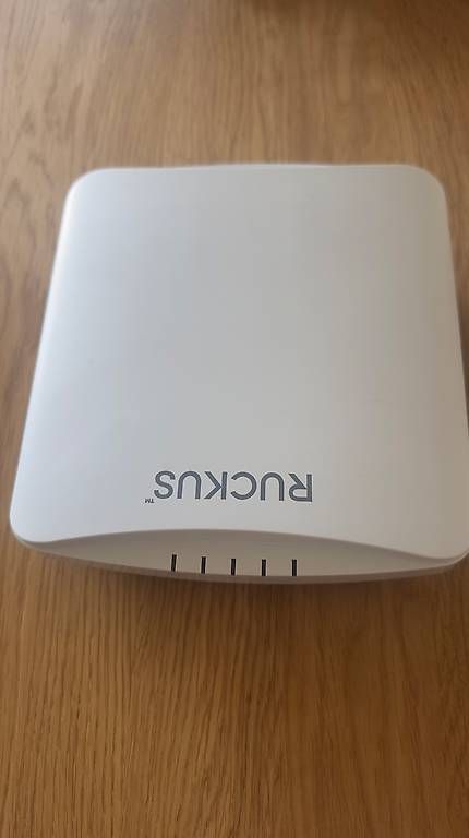 WiFi: Ruckus R550 – Usato da Avry-sur-Matran venduto da del_bj5g