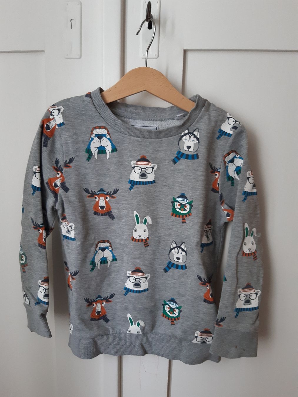 Kleiderpakete & -sets: vier Pullover Gr. 122 – Gebraucht aus Langenthal von AspireE15 2