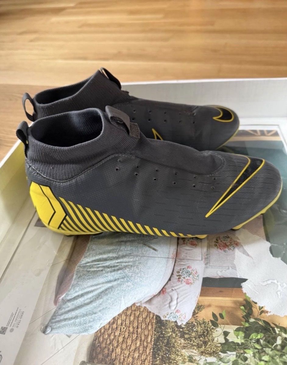 Fussball- & Hockeytore: Fussballschuhe Nike Grösse 37.5 – Gebraucht aus Biel/Bienne von Husseinsheikho
