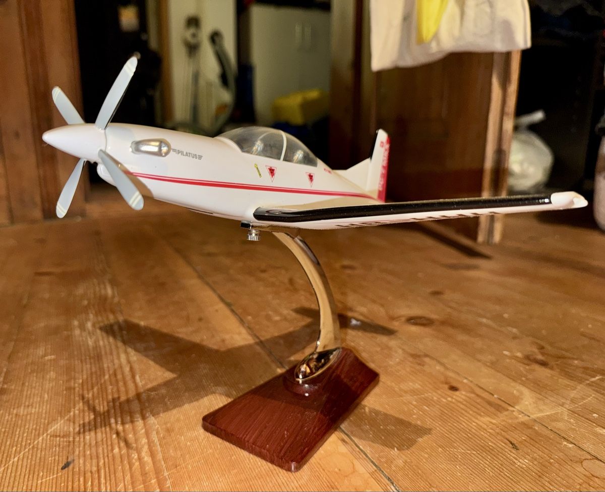 Modellbausätze & Standmodelle: Pilatus PC-7 MKX – Neu und originalverpackt aus Stans von nomoresmokesignals 4