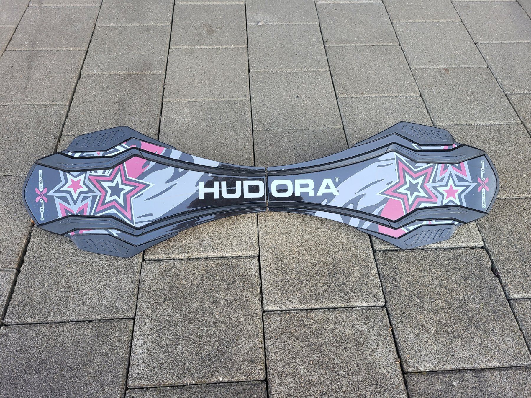 Hudora Skateboards: Waveboard Hudora mit blinkenden Rädern, schwarz/pink – D'occasion à Rünenberg par Bille77