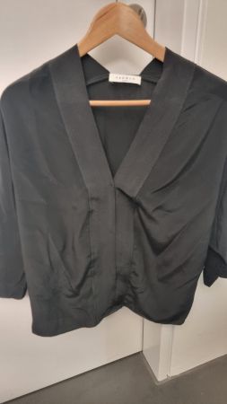 Sandro Tunika Bluse in schwarzer Seide, Gr. S, Arm halblang