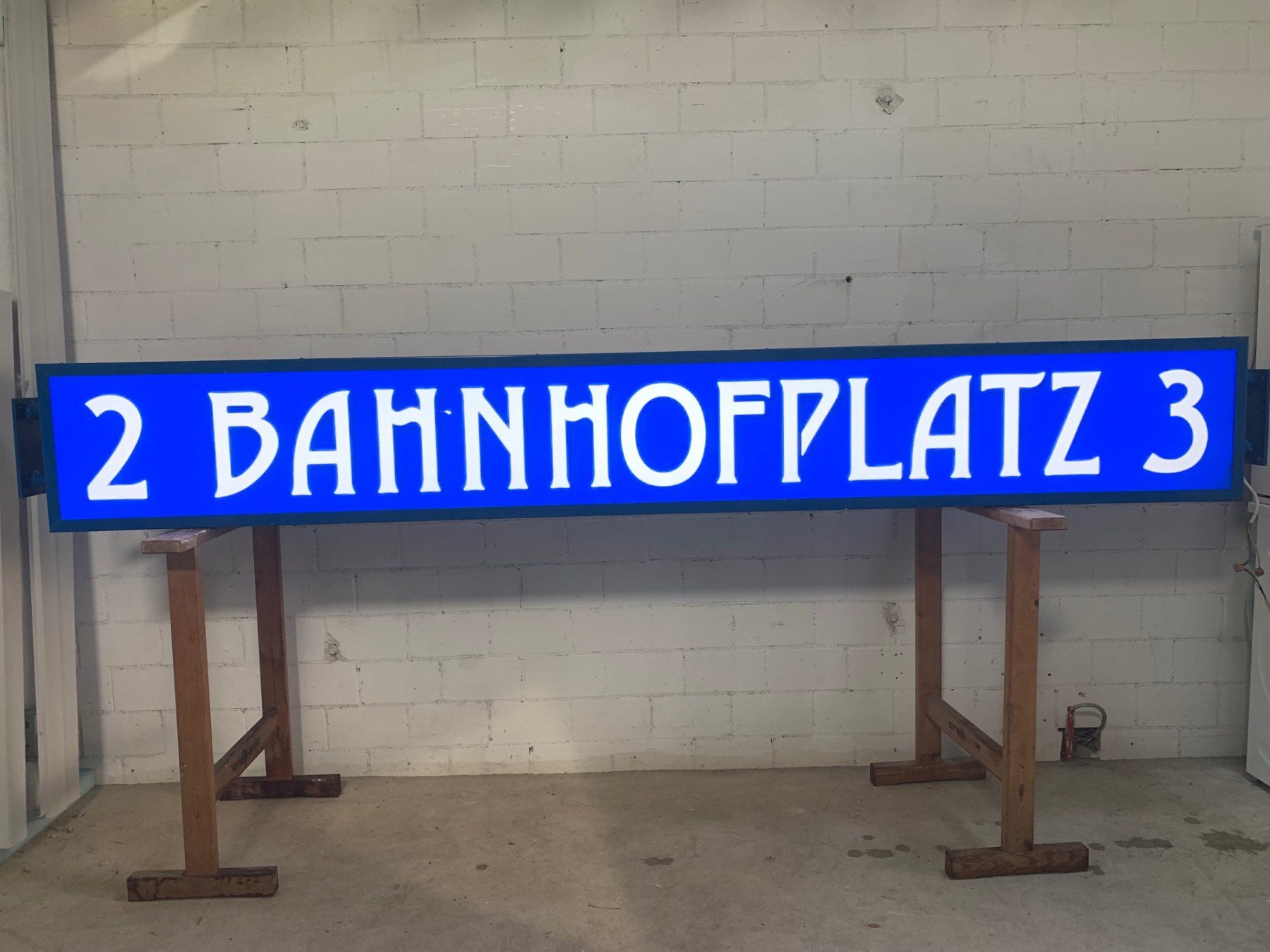 Schilder: Riesiger Leuchtkasten Leuchttafel Leuchtschrift 3 Meter – Gebraucht aus Wallisellen von zappenduster