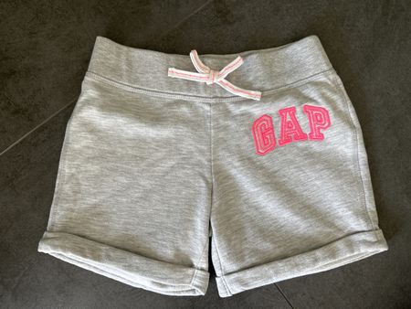 Jolis shorts gris GAP 8-9 ans