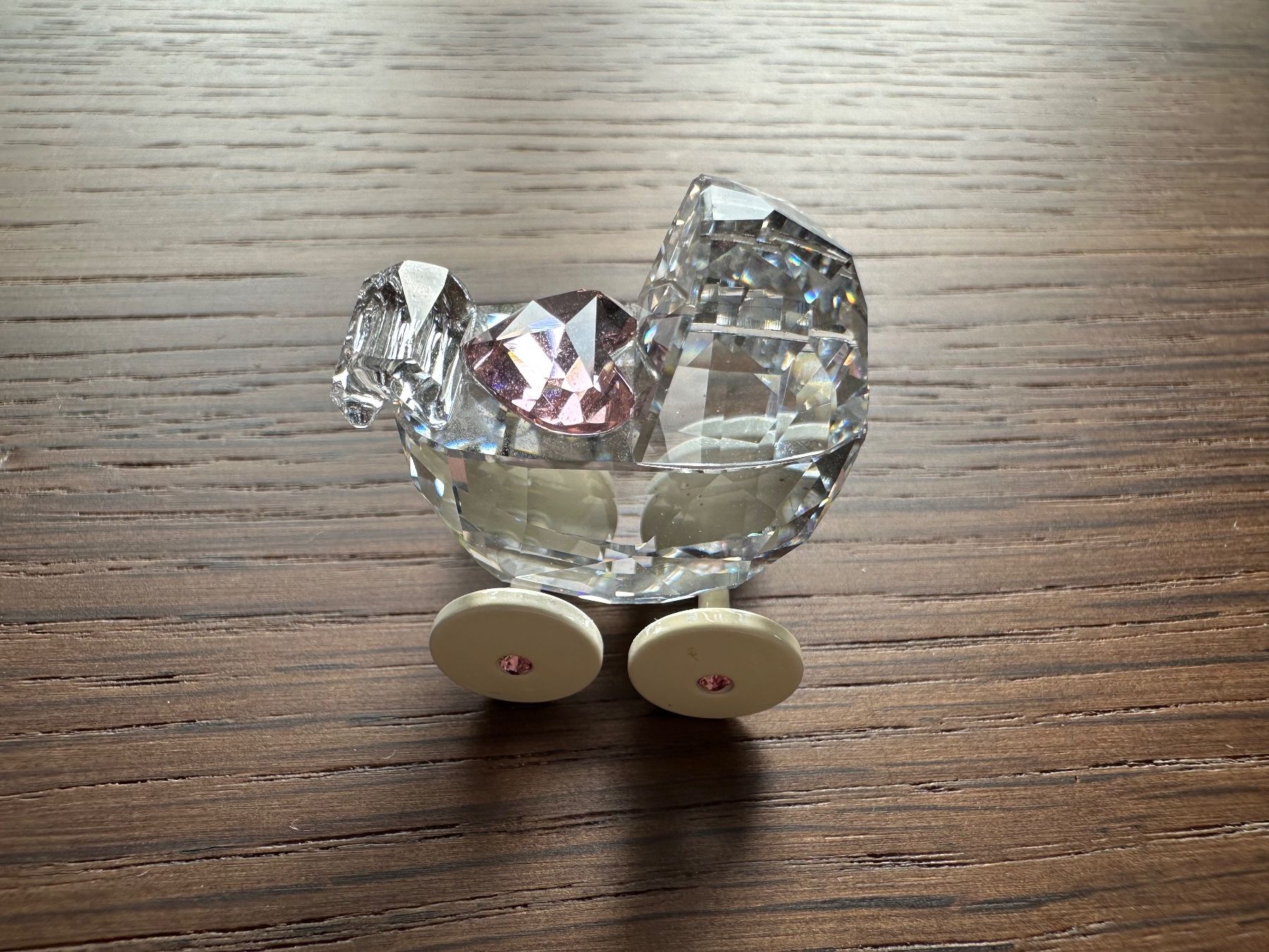Swarovski Statuette: Swarowski Kinderwagen mit Herz – Nuovo (secondo la descrizione) da Küsnacht ZH venduto da Harobed18