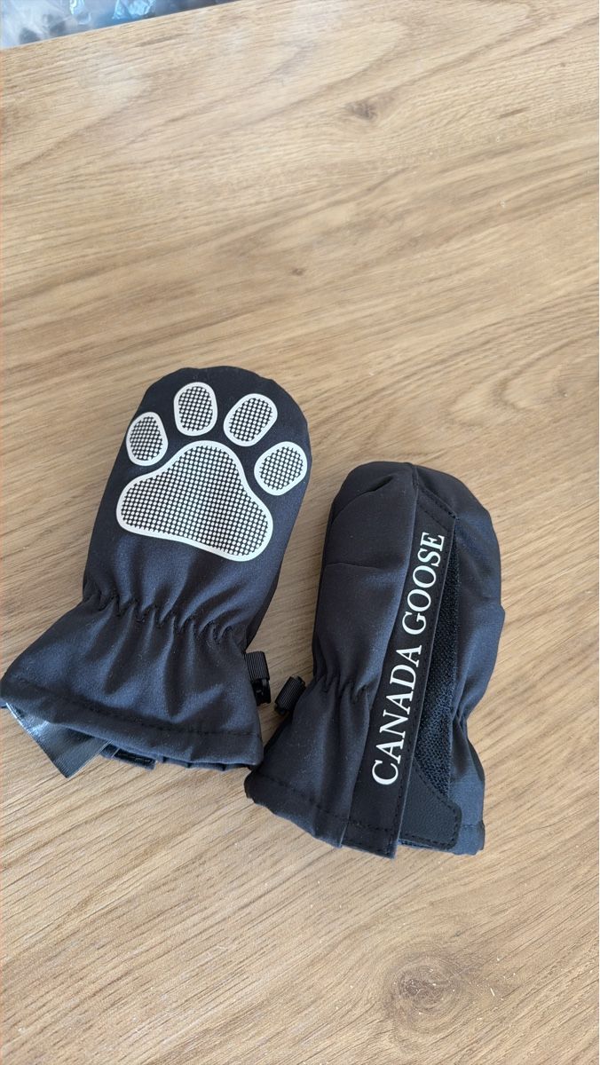 Guanti: Canada Goose Black Mittens S-M. Hardly worn – Usato da Baar venduto da reg_8l6t