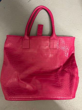 Chice pinke Handtasche mit Krokoprägung — Sommer-Accessoi...