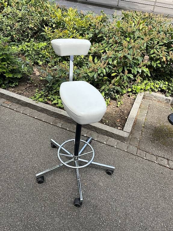 Seggioloni: Original Vitra Hochstuhl – Usato da Basel venduto da SvenKaufmann