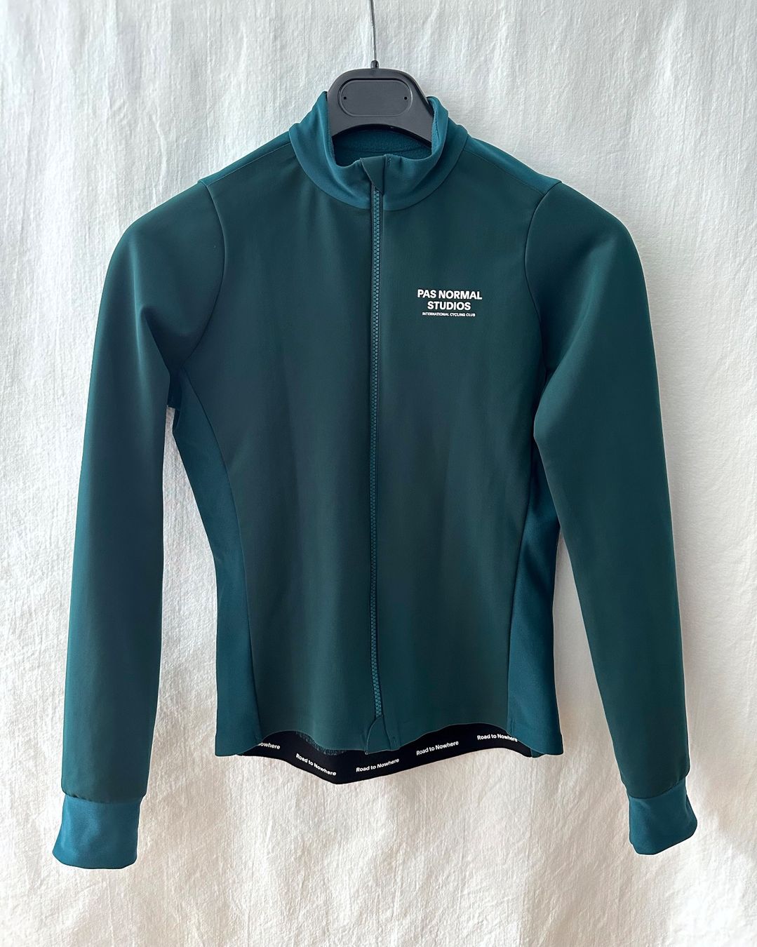 Pas Normal Studios Canottiere & Pantaloni: Pas Normal Studios, Mechanism Control Heavy Jersey – Usato da Zürich venduto da Secondbite