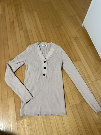 H&M Ribbed Knit Top - Button Detail - Size S - Stylish!