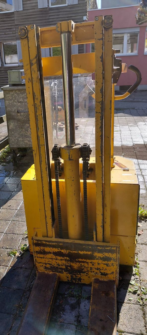 Ameise Carrelli elevatori e a forche: Stapler defekt – Difettoso da Gossau SG venduto da Zelte 4