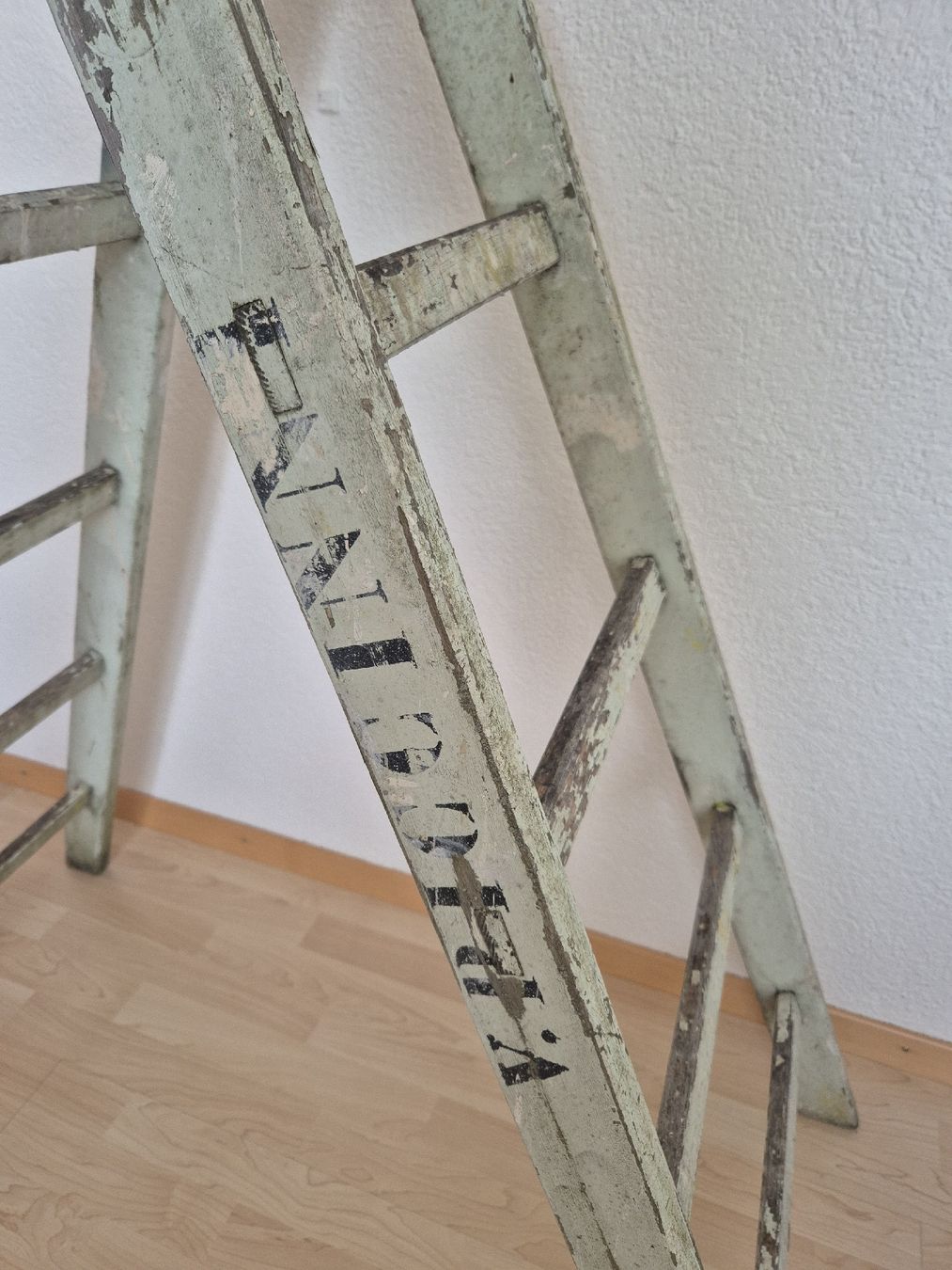 Scale: antike Holz-Malerleiter – Usato da Herzogenbuchsee venduto da herzchae 2