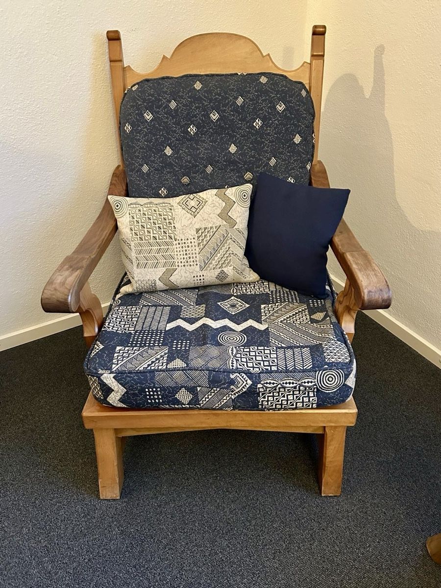Divani: Sofa Hocker Polstergruppe aus massivem Nussbaum ab 1Fr. – Usato da Jonschwil venduto da Holba 6