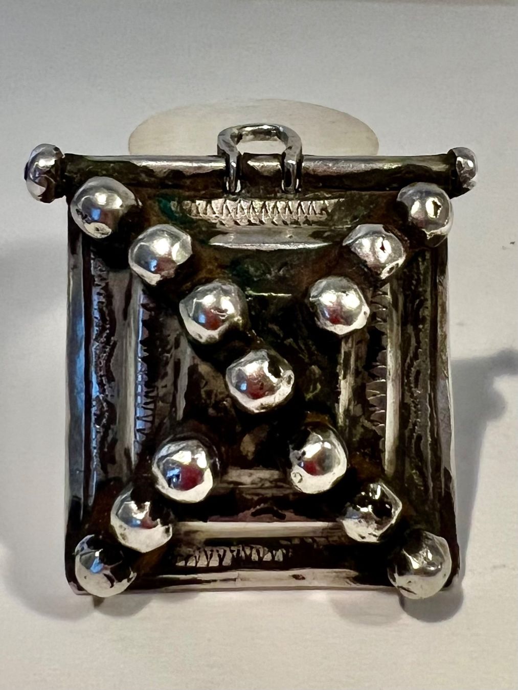 Ciondoli: Ancien pendentif argent, pyramidal, touaregP – Usato da Genève venduto da DELIRBEADS