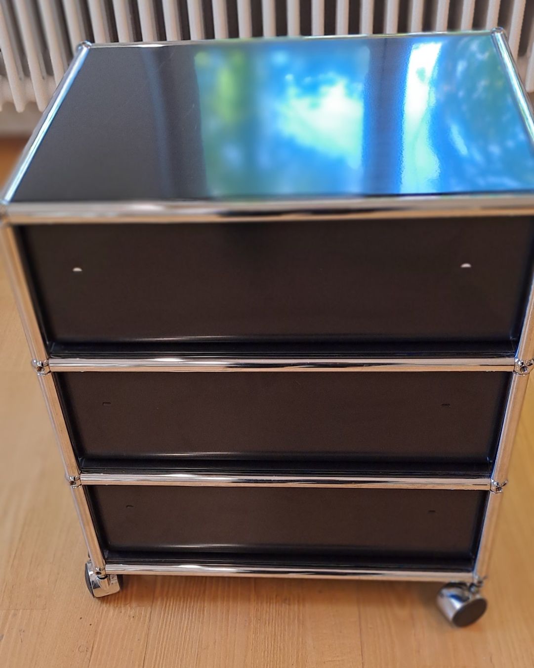 USM Cassettiere: Schöner USM Haller Rollcontainer in graphitschwarz – Usato da Winterthur venduto da altrade 4