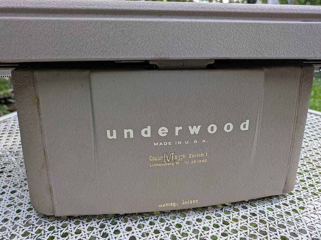 Underwood Schreibmaschinen: underwood Golden Touch Schreibmaschine – Gebraucht aus Binningen von Smile-46 2