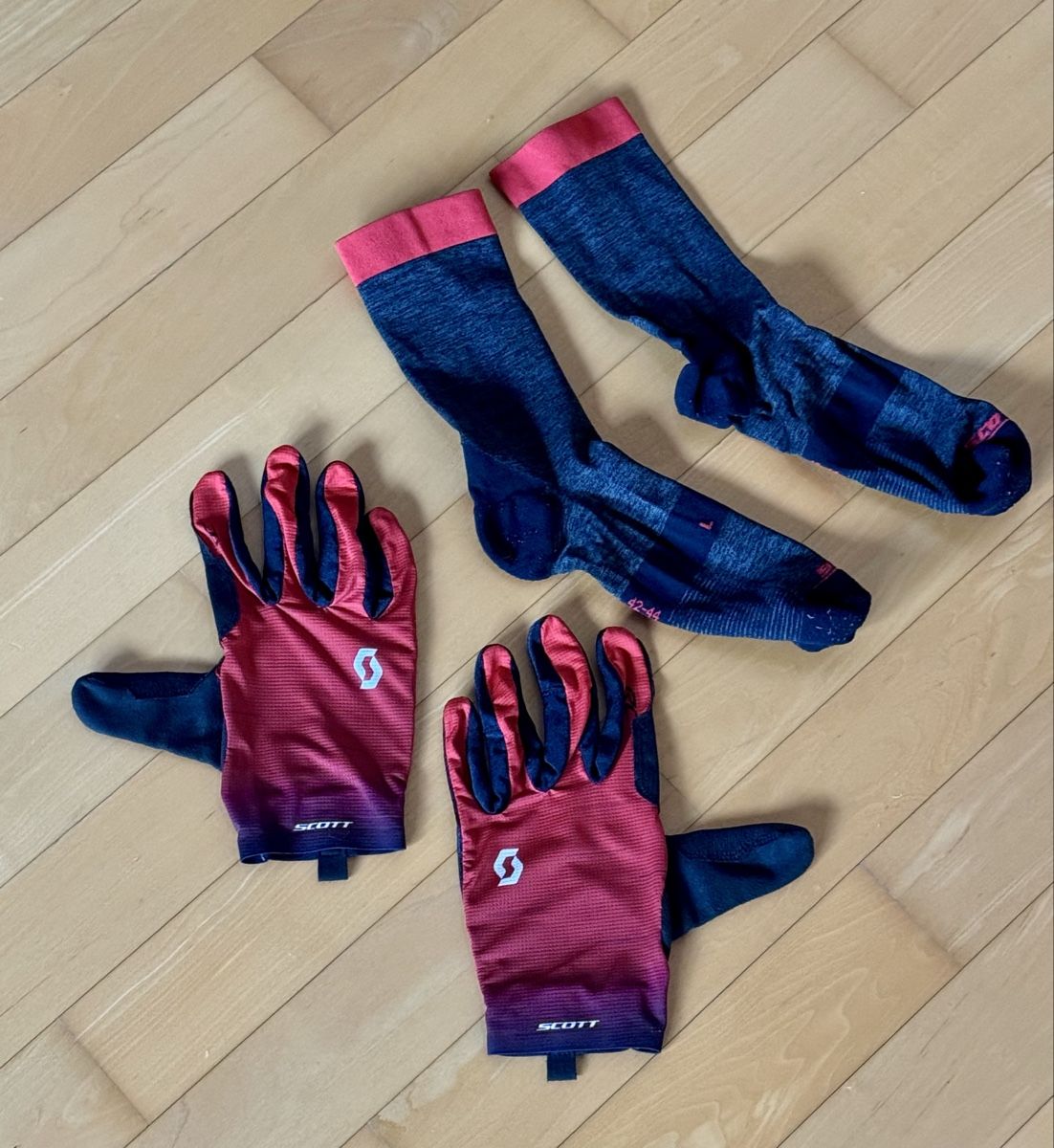 Scott Lotti di vestiti: SCOTT Handschuhe & Socken | Top-Preis – Usato da Uitikon Waldegg venduto da zrh77