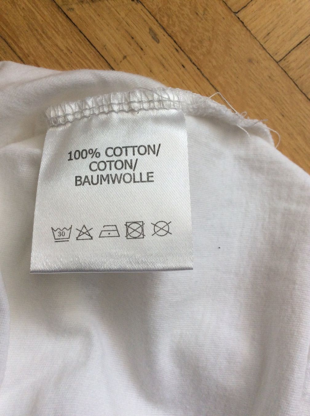 T-shirt: T-Shirt – Nuovo (secondo la descrizione) da Biel/Bienne venduto da Ganesh12 2