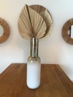 Schöne hohe Designer Vase mit Palmblättern