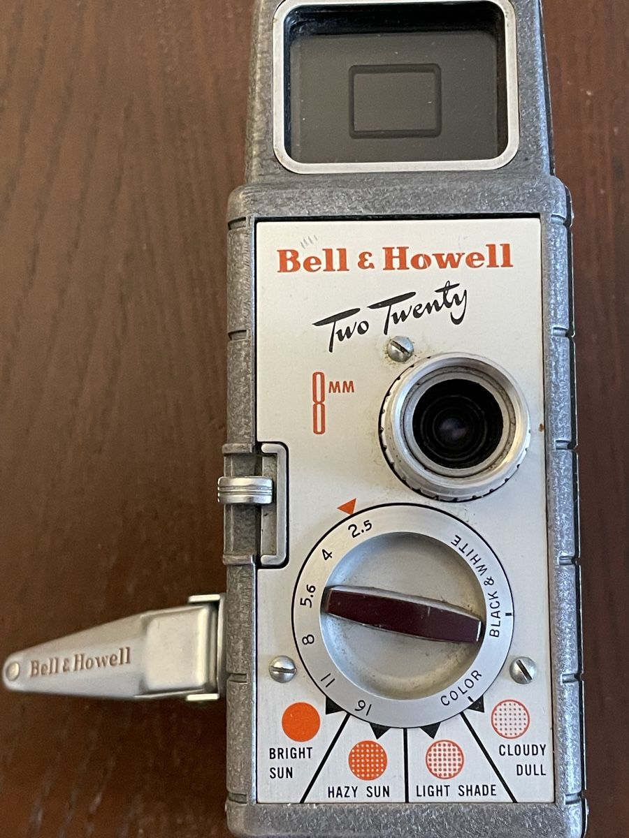 Fotocamera: Bell&Howell two twenty  – Usato da Oftringen venduto da Jradioman 3