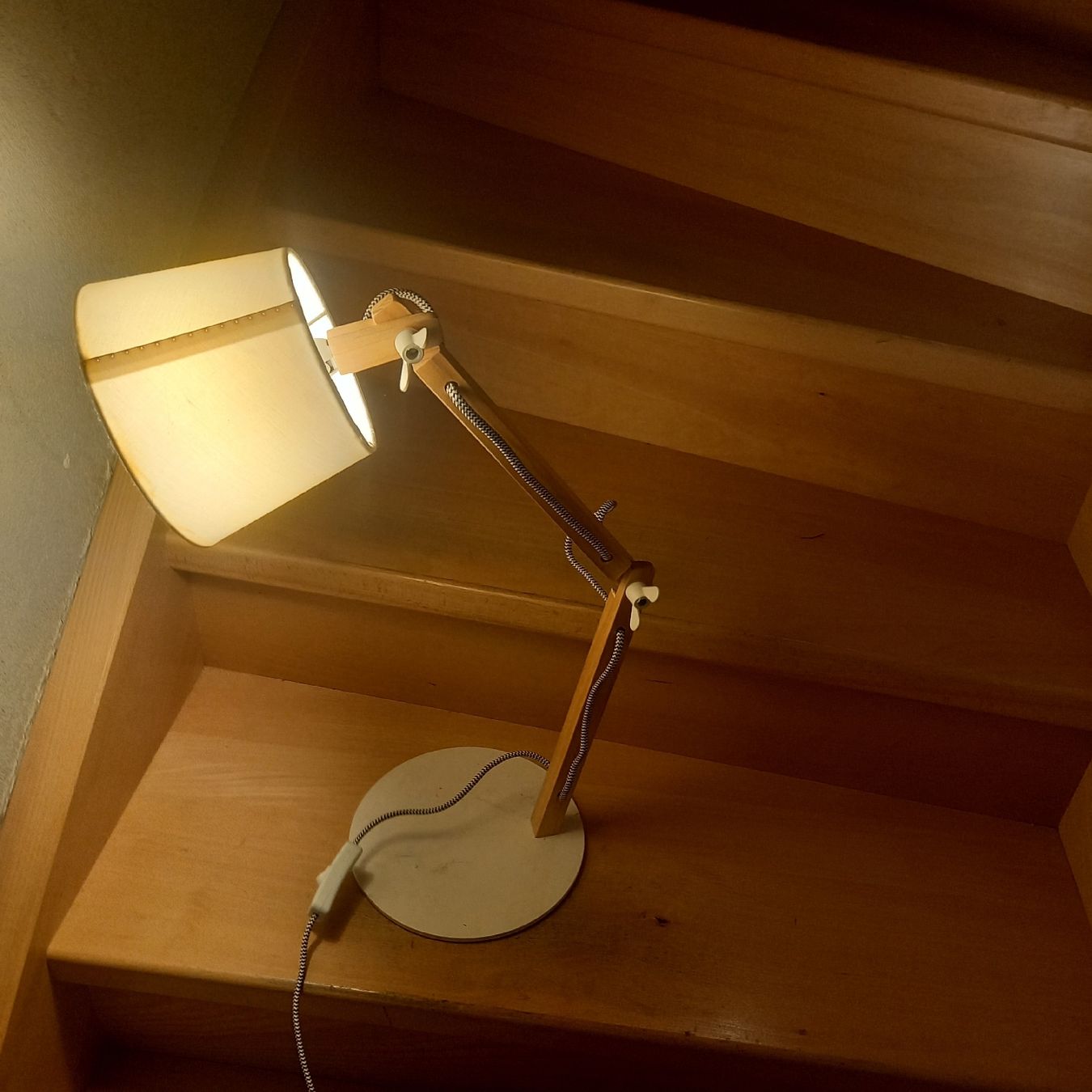 Micasa Lampade: Lampe de bureau articulé en bois – Nuovo (secondo la descrizione) da Pâquier-Montbarry venduto da bruyante23 1