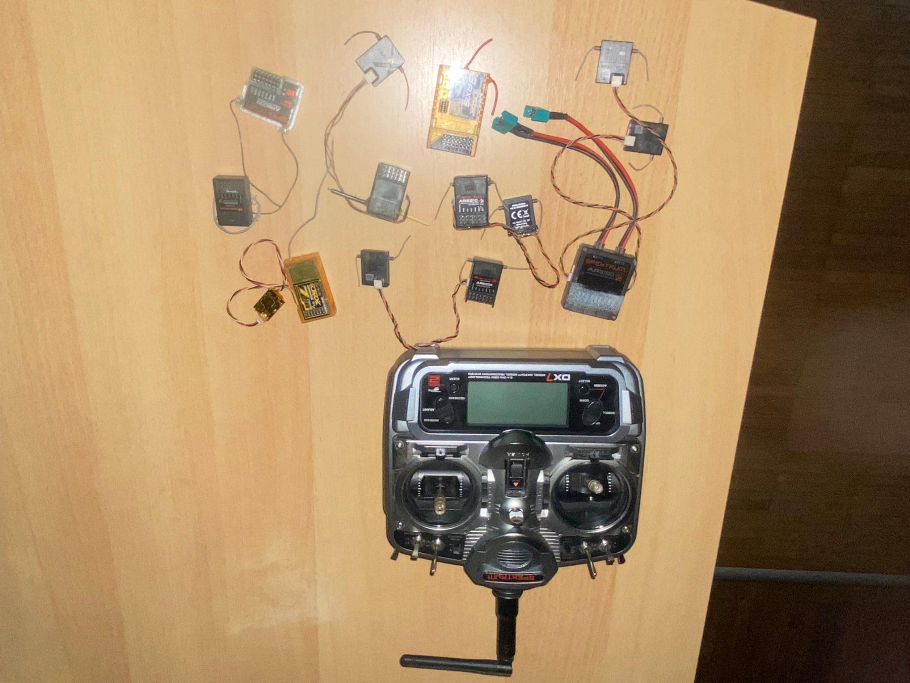 Spektrum Modellismo RC: SPEKTRUM DX7 SENDER UND 8X EMPFANGER – Usato da Schaffhausen venduto da Kadiro