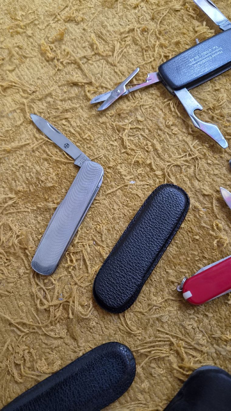 Coltelli tascabile: Taschenmesser Set Diverse – Usato da Kölliken venduto da Upcycling-by-Mc-TAM 1