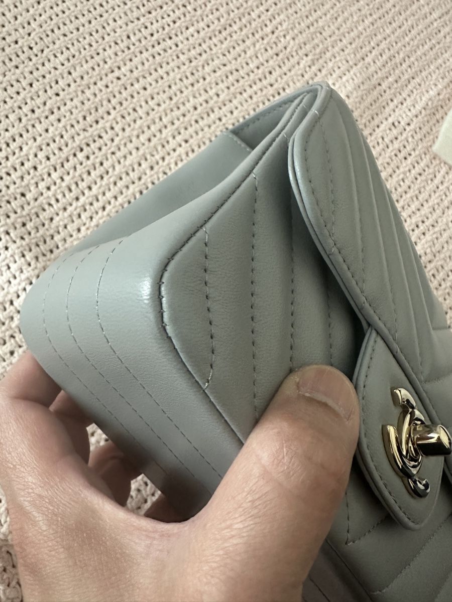 Chanel Taschen für Damen: Chanel Chevron Classic Flap Bag Light Grey – Gebraucht aus Zollikofen von Bagsandproms 3