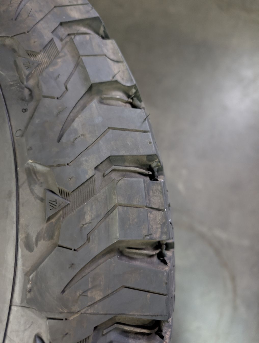 Pneumatici & Ruote complete: 265/75/16 Reifen  – Usato da Dürrenäsch venduto da Pneu-Idris 7