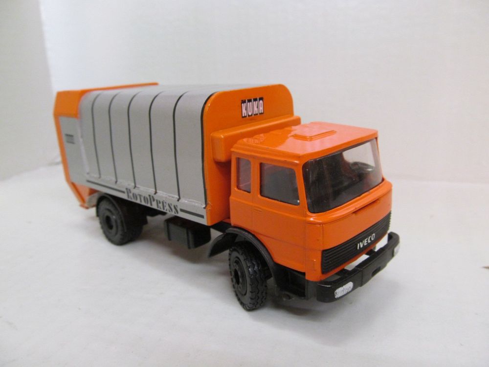 Camion Poubelle MAN Avec Kuka Rotopress - NZG Conrad 1:50 (SSK82)