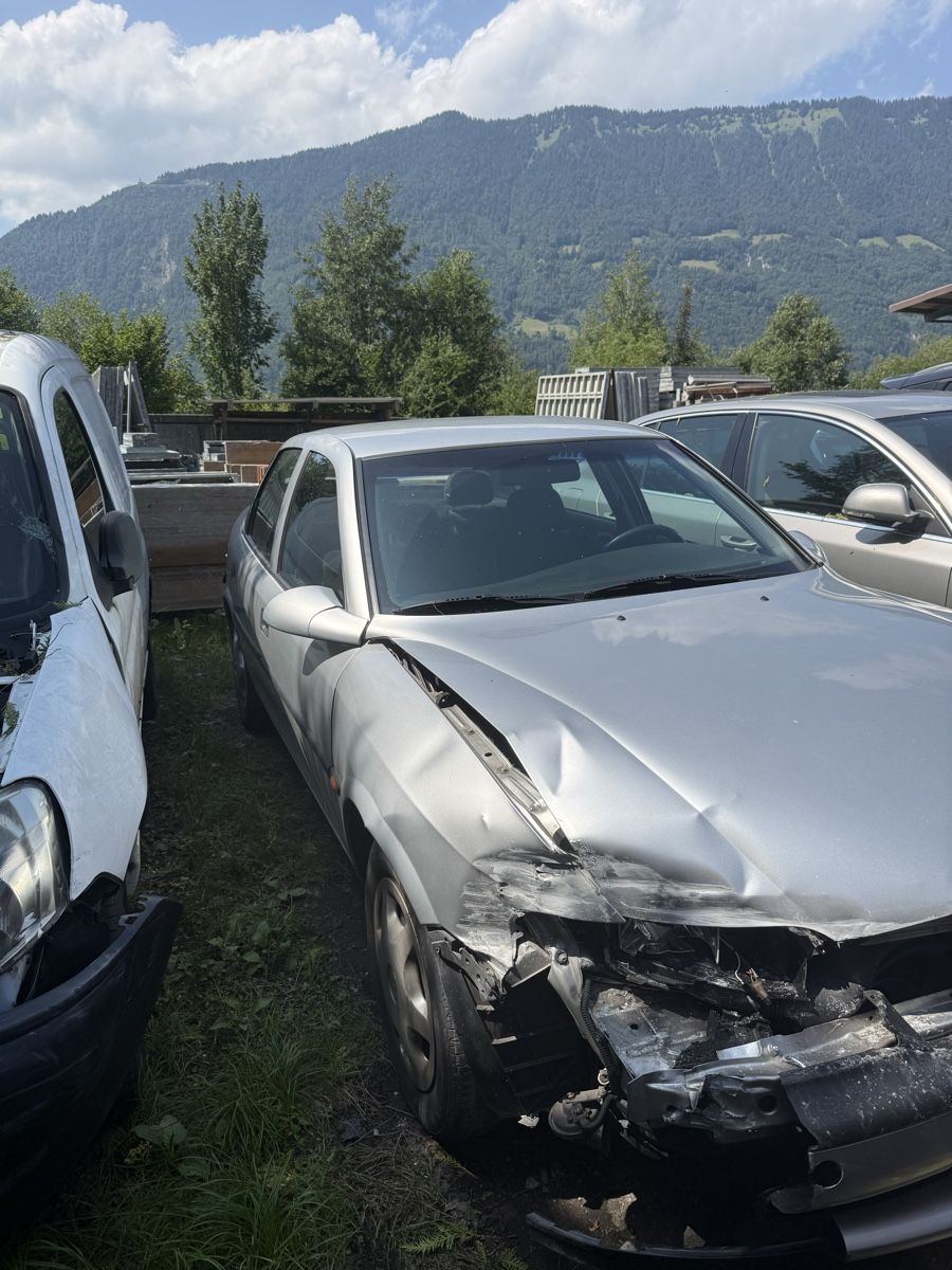 Opel Automobili: Opel Vectra B 1.6 – Difettoso da Beatenberg venduto da alv_2dm7 5