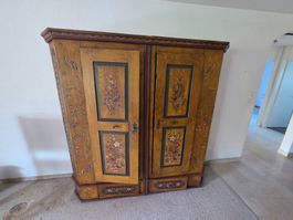 Antiker Handbemalter Bauernschrank