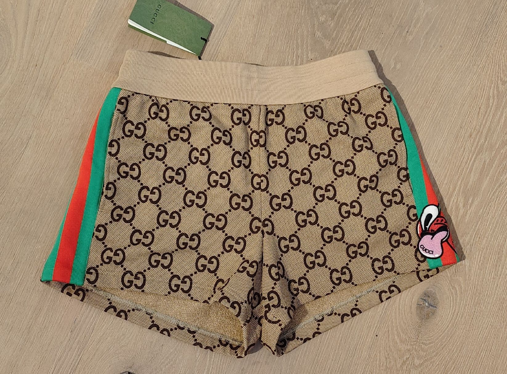 Gucci Pantaloni: Gucci Shorts limited Cherry Edition – Nuovo (secondo la descrizione) da Meilen venduto da Aphrodite87