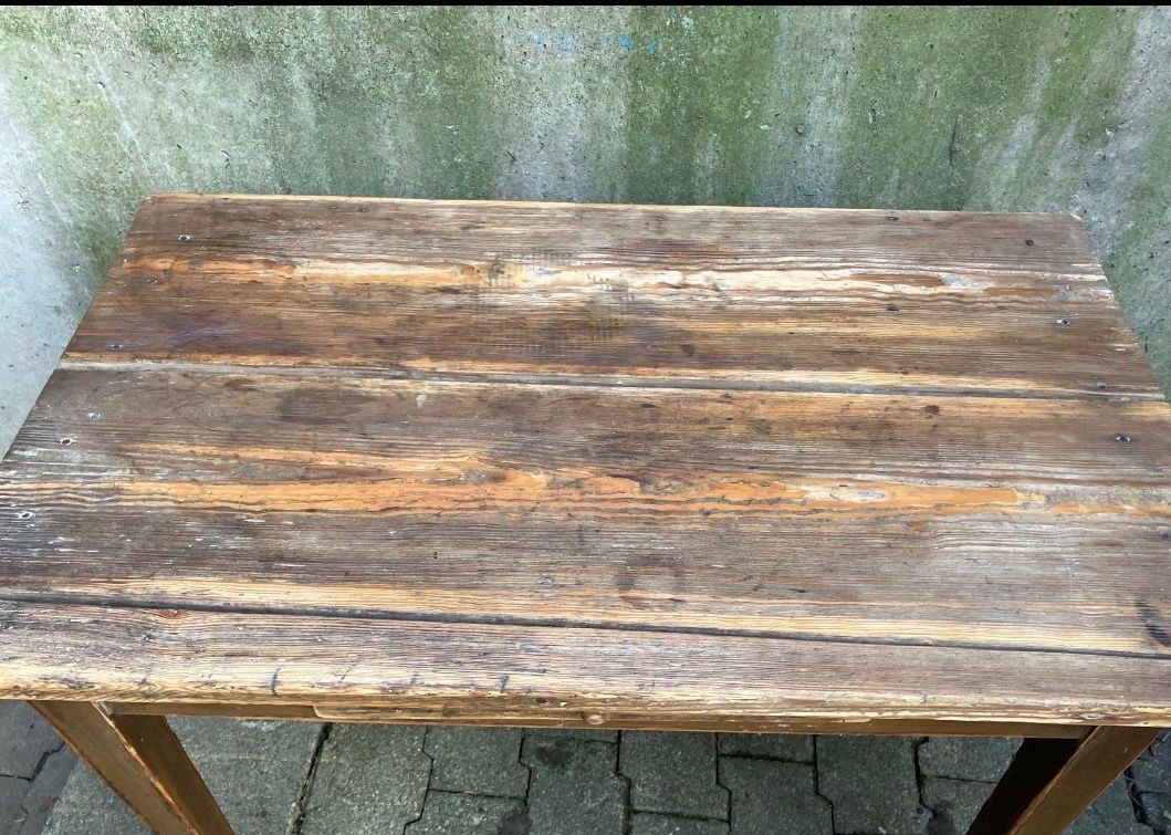 Tables: Rustikaler antiker Holztisch – D'occasion à Zürich par Affari.zh 1