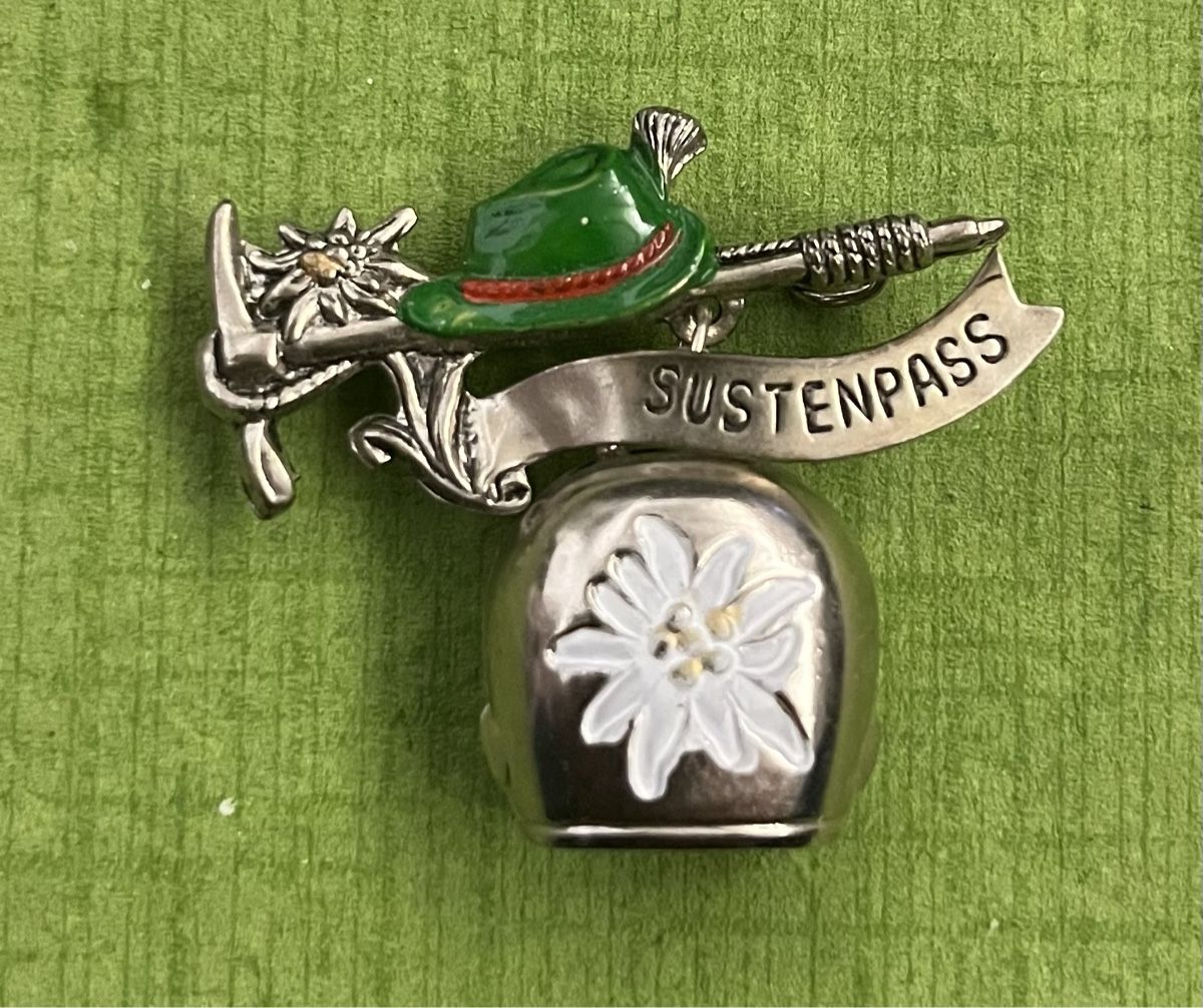 Plaketten & Abzeichen: Sustenpass Edelweiss Glocke Abzeichen – Gebraucht aus Itingen von Bebbi6569