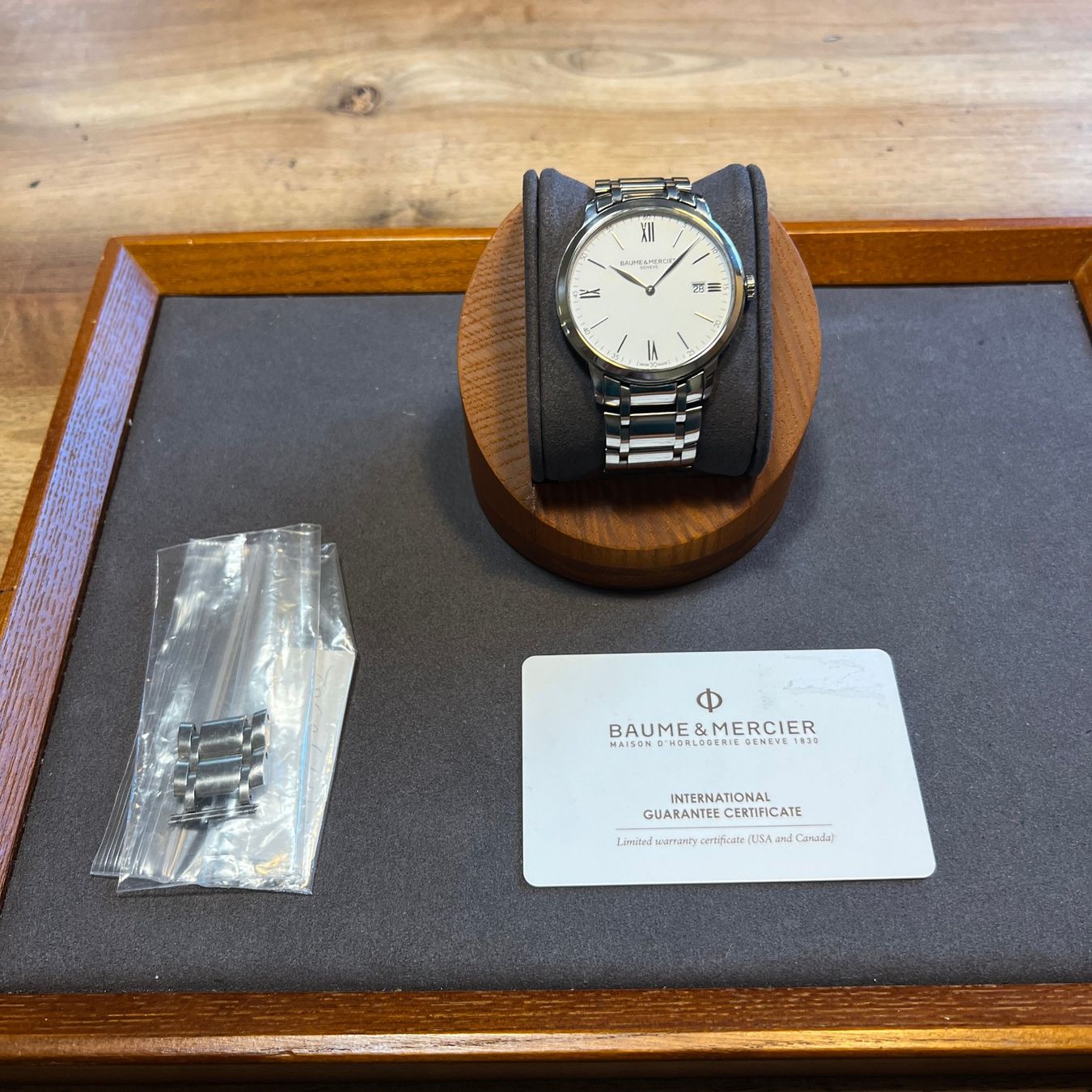 Baume & Mercier Uhren: Baume & Mercier Classima White Dial Quartz Date 65809 – Gebraucht aus Carouge GE von Watchaser 9
