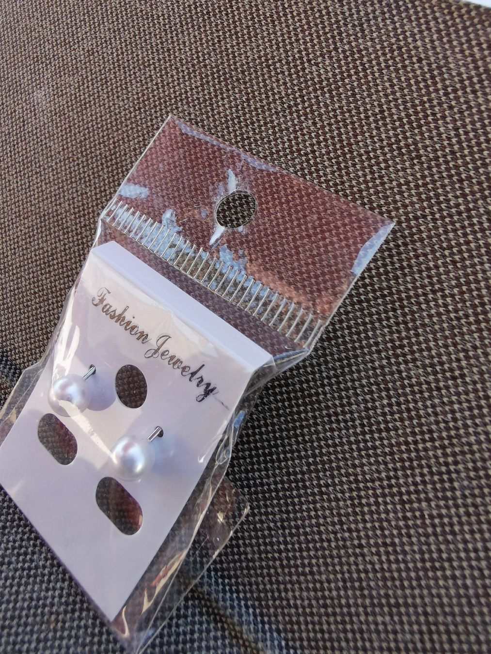 Ohrringe & -stecker: Kleine, herzige Perlenohrringe – Neu und originalverpackt aus Egnach von WalNic