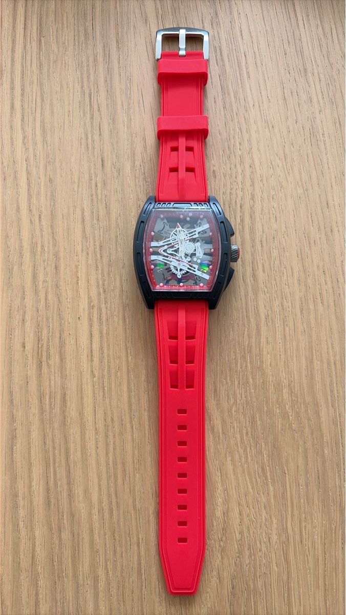 Orologi: Armbanduhr rot mit schwarzem Gehäuse – Nuovo e nell'imballaggio originale da Dottikon venduto da AverageHomeboy