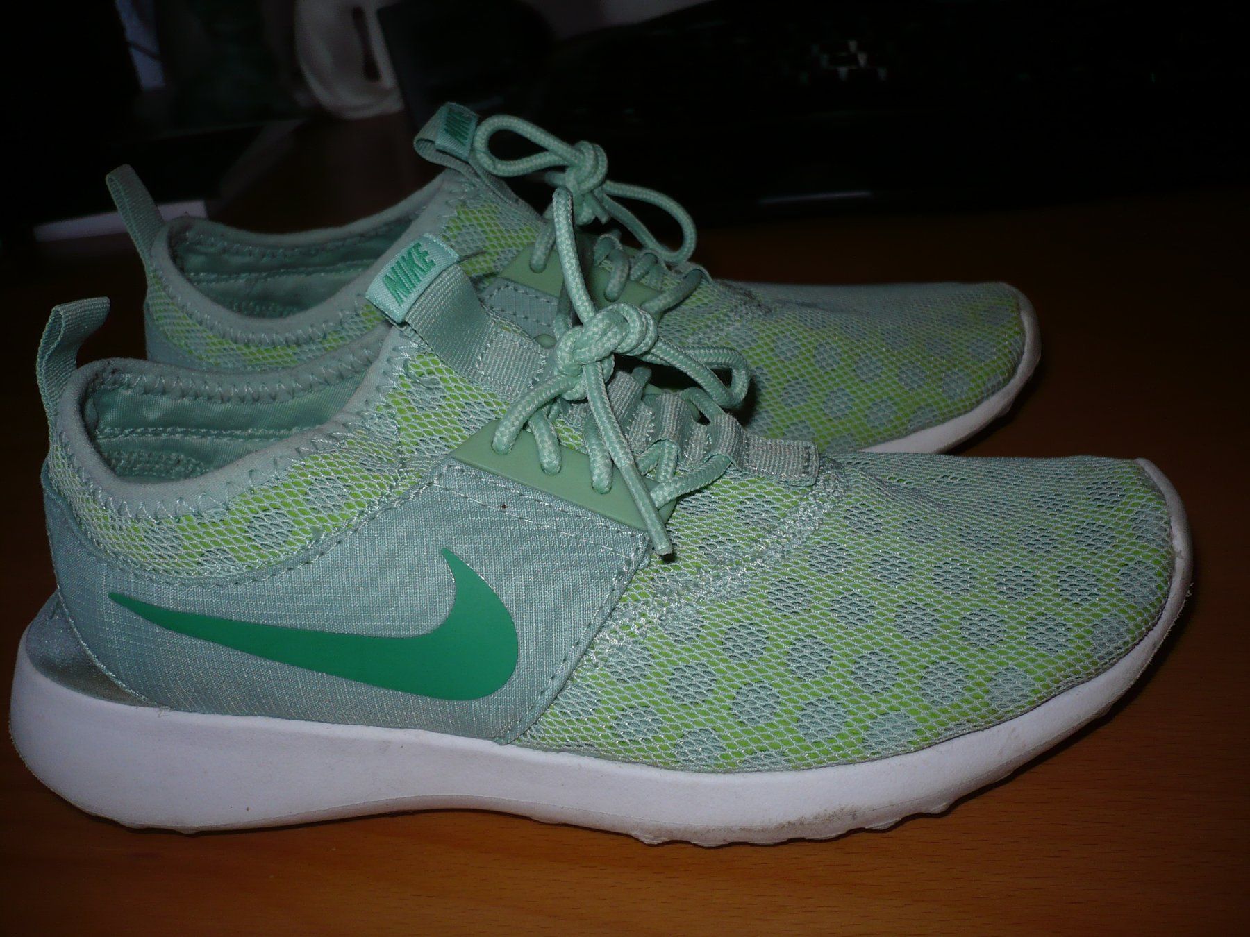 Nike Scarpe da donna: NIKE ROSHE ONE Grösse 38,5 – Usato da Merzligen venduto da Marthe22 1