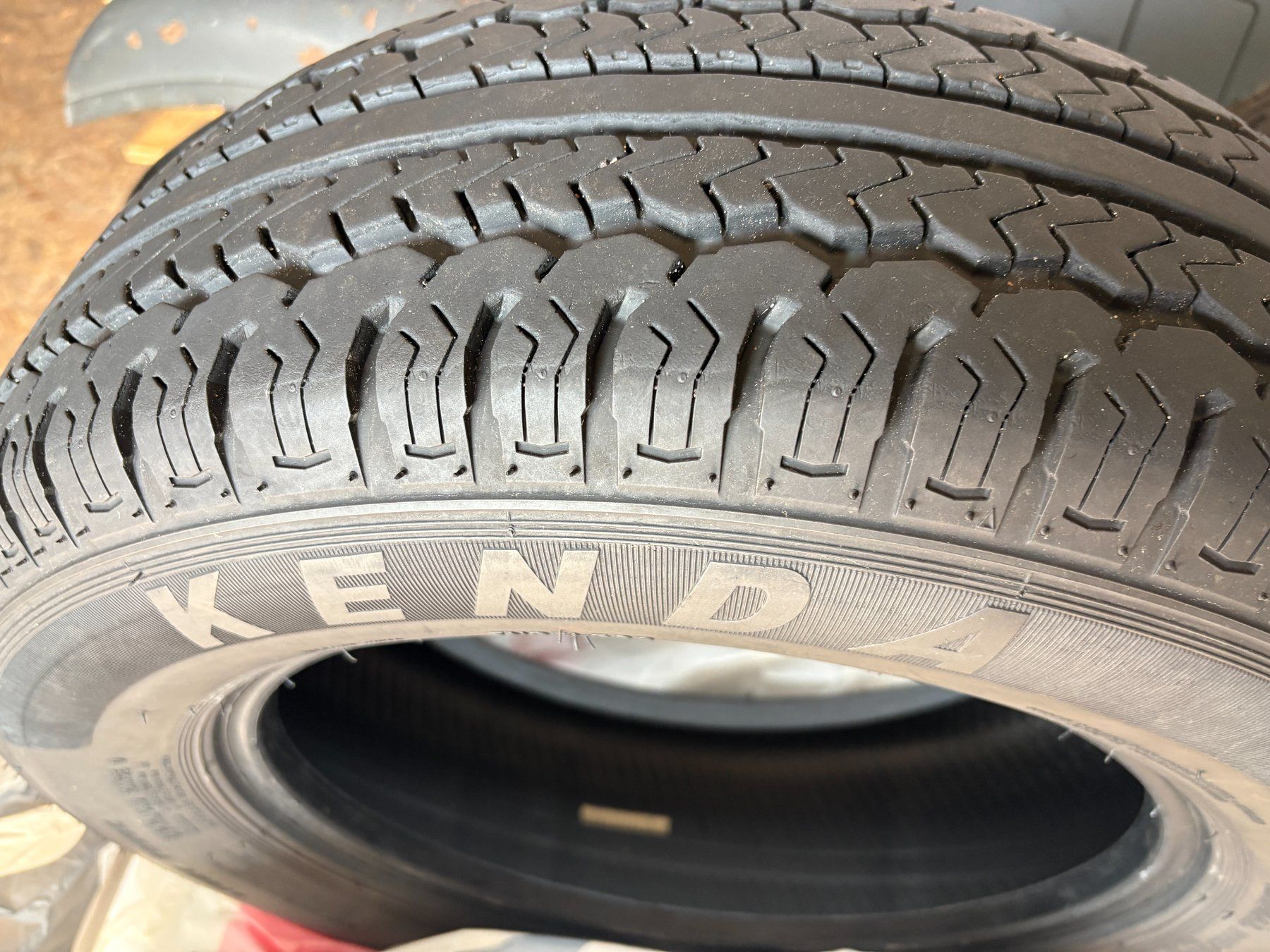 Pneus & Kompletträder: 4 Stk Ganzjahresreifen KEND 215/65 R16C neuwertig – Defekt aus Wangen b. Olten von Hba2