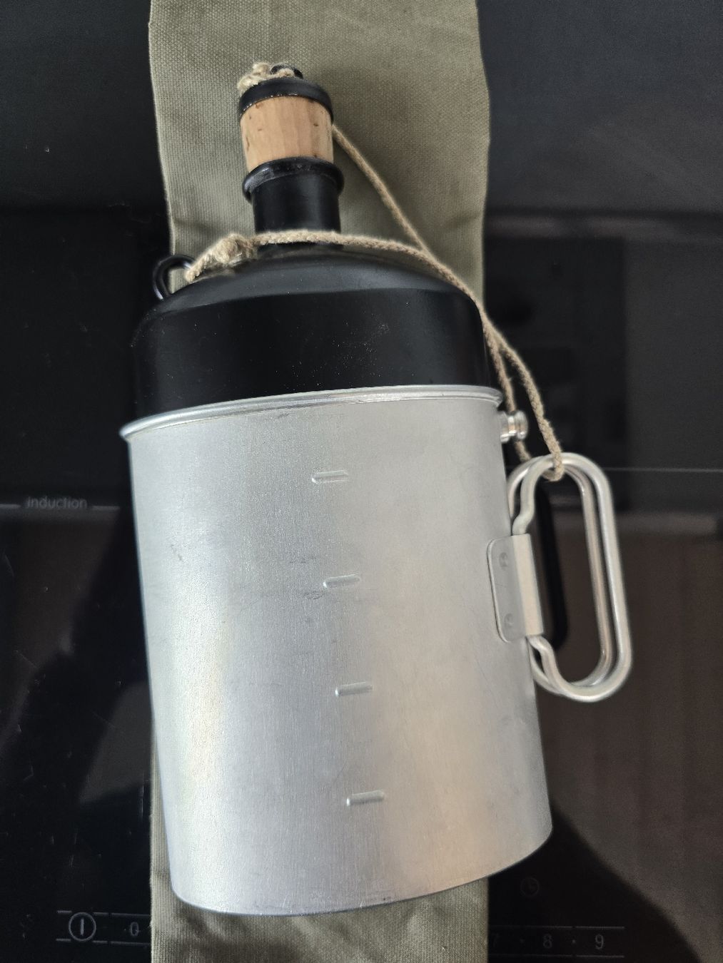 Attrezzatura & Pezzi di ricambio: Original Schweizer Armee Feldflasche mit Überzug, Top – Usato da Kestenholz venduto da _Nostalgia_ 1