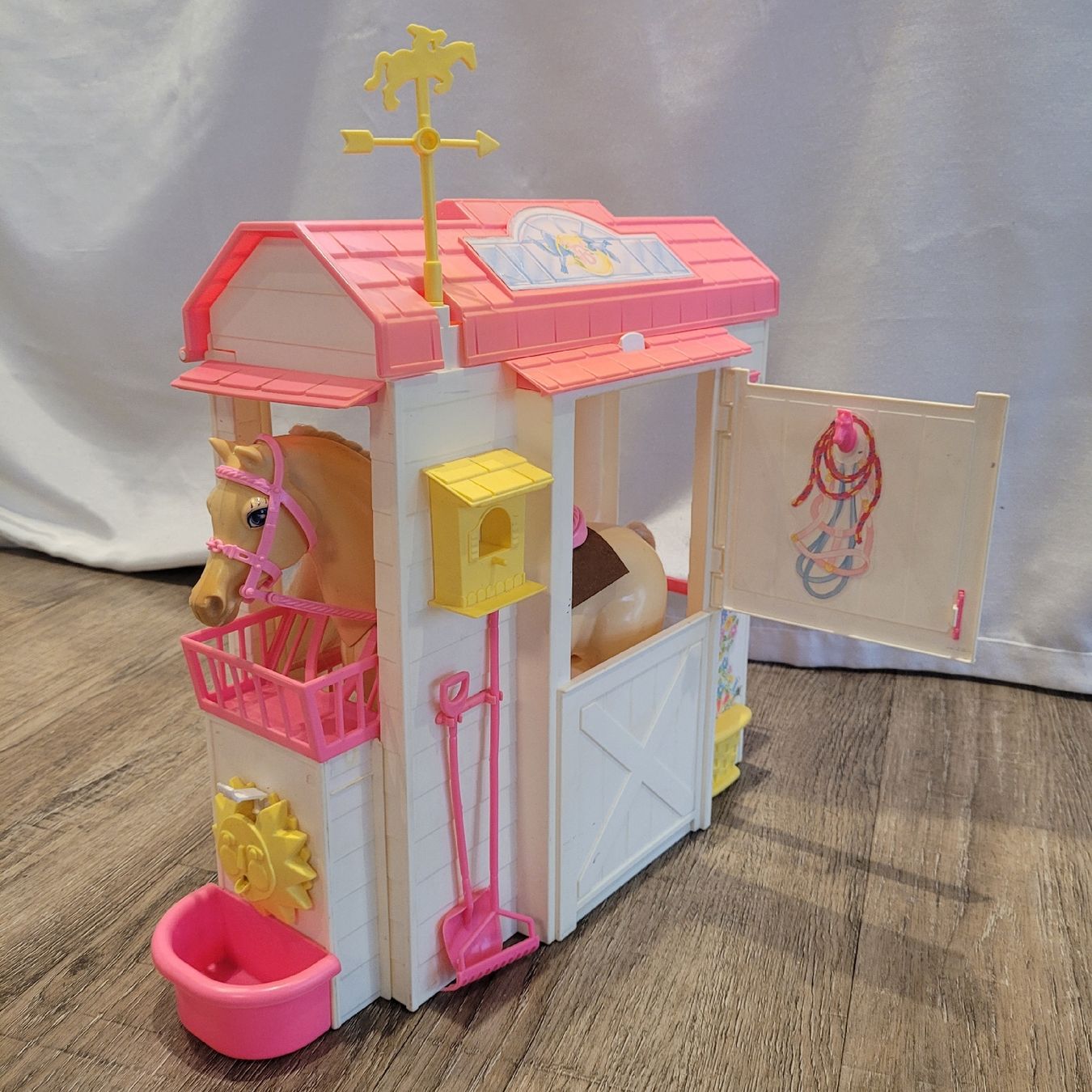 Giocattoli: Barbie Pferd Picknick, Stall Leckermäulchen Set – Usato da Niederbuchsiten venduto da klengyel 6