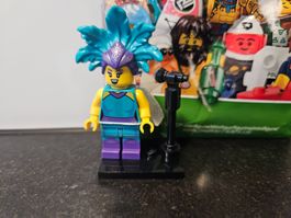 Minifigueres Lego Serie 21 Sängerin