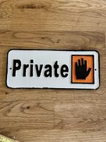 Schild aus Eisenguss 