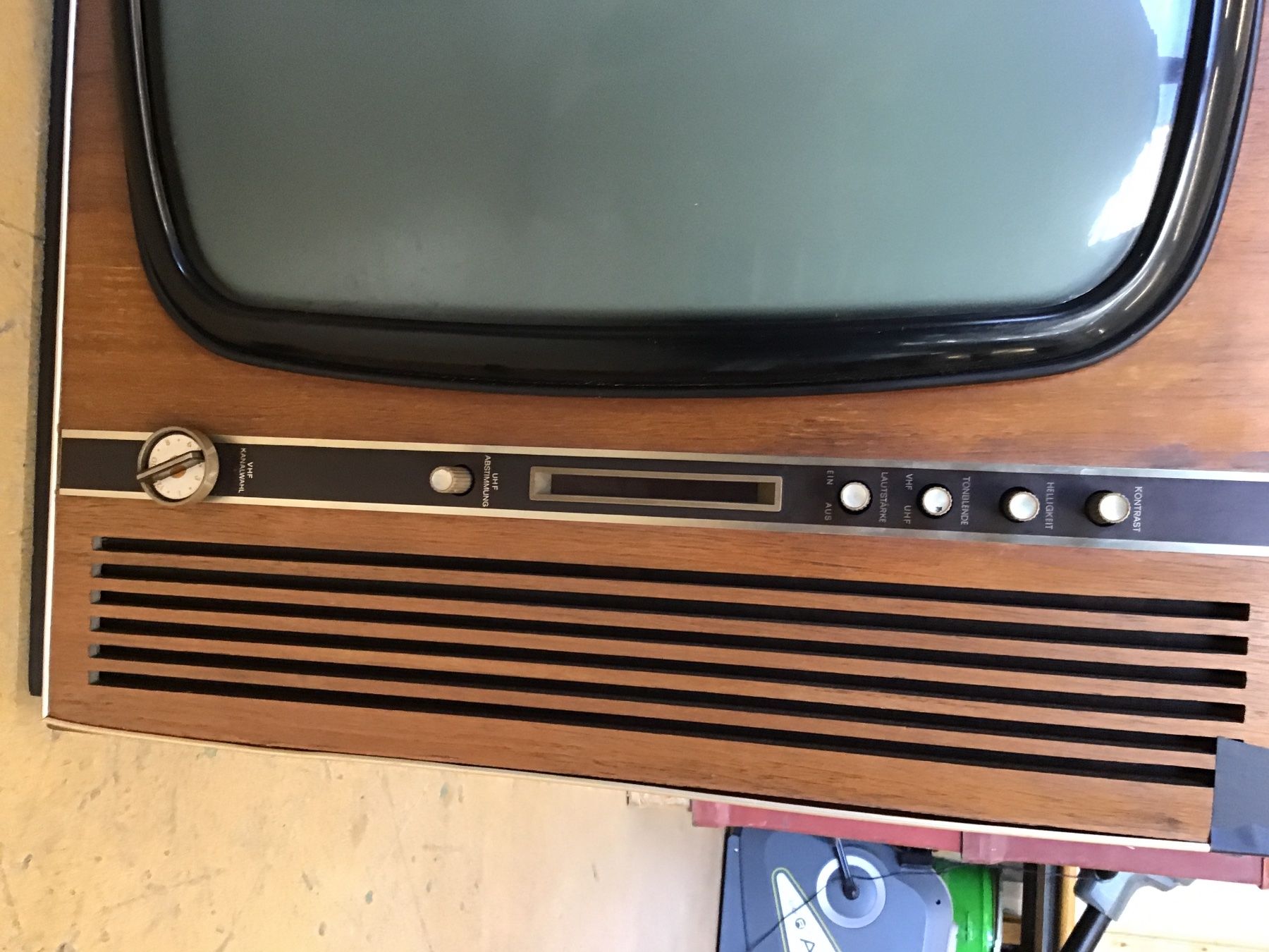 Televisori: Fernseher Holzgehäuse Retro Antik – Usato da Dübendorf venduto da sdbu-frappant 2