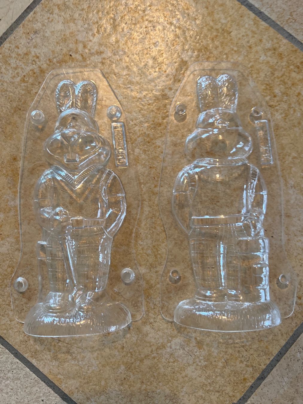 Backformen: Osterhasegussform Hase mit Golfschläger – Gebraucht aus Egg b. Zürich von SwissTradingAgency