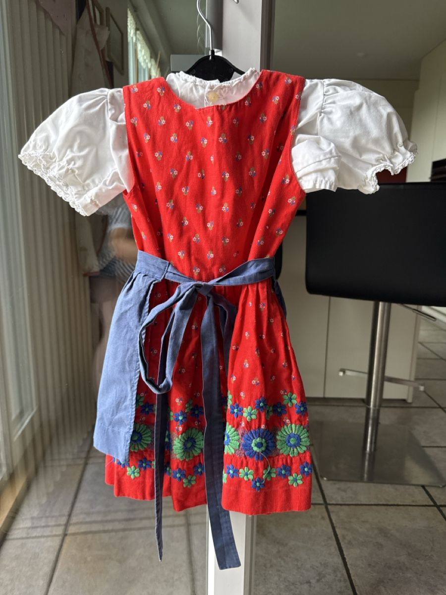 Vestiti & Gonne: Dirndl Mödchen Grösse 122 – Usato da Dettighofen (Lengwil) venduto da Dolol 1