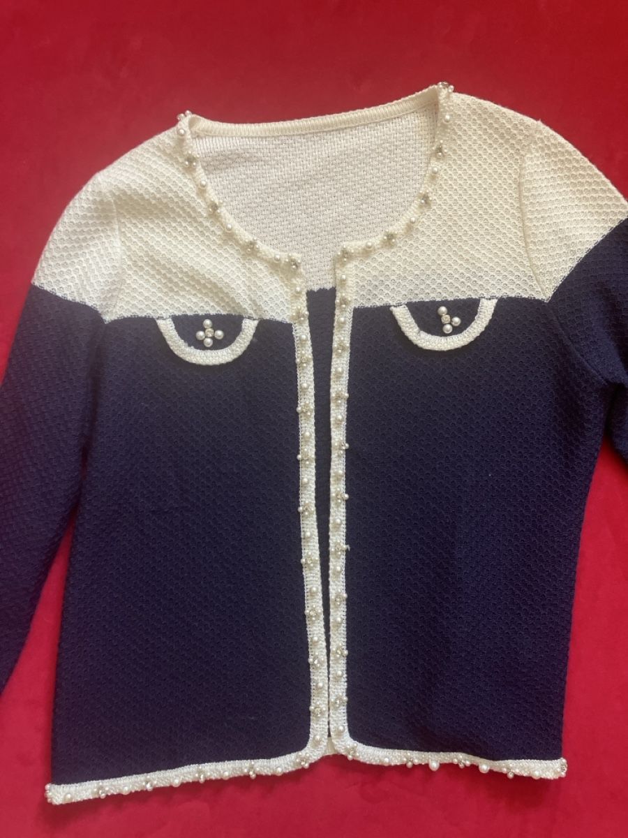 Giacche: Damen Strickjacke blau weiss Grösse M mit Perlen – Usato da Muralto venduto da jac_hkz5 2